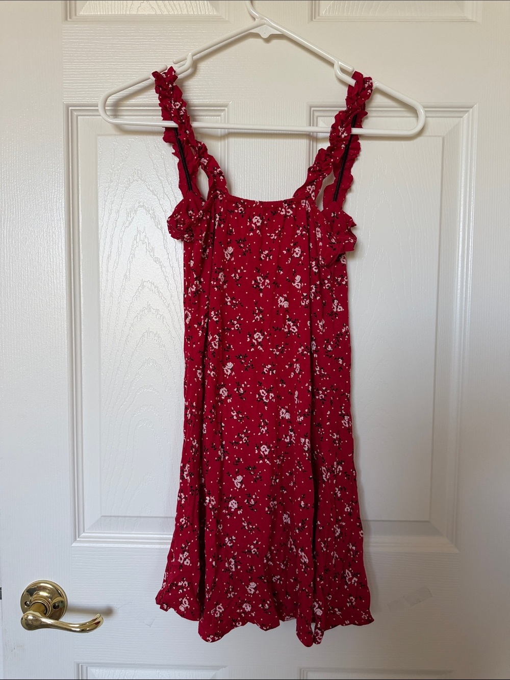 PrettyLittleThing Red Floral Ruffle Curtain Panel - Picture 2 of 3